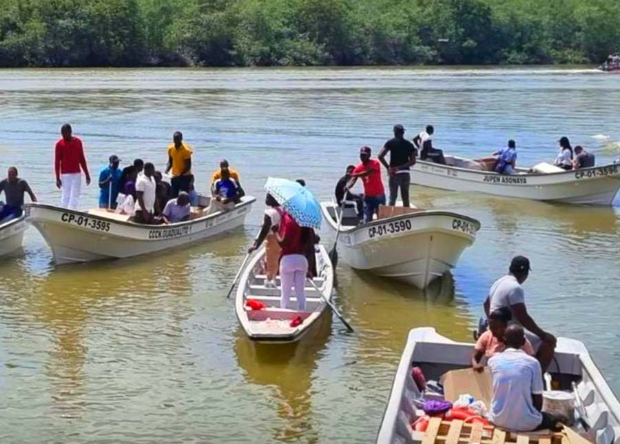 Panga voor zee en kust